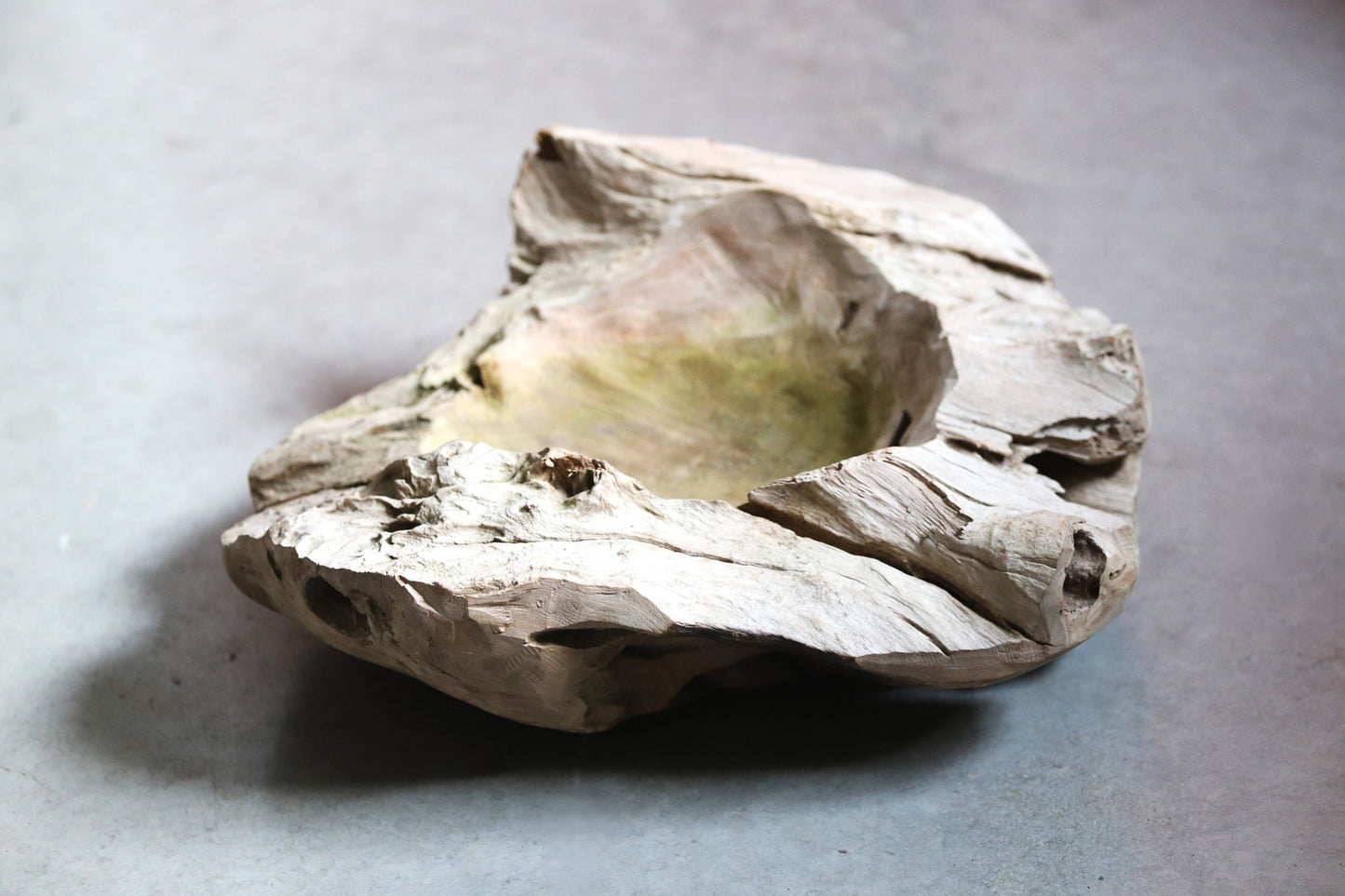 Dekoratiivne puidust kauss/ veesilm