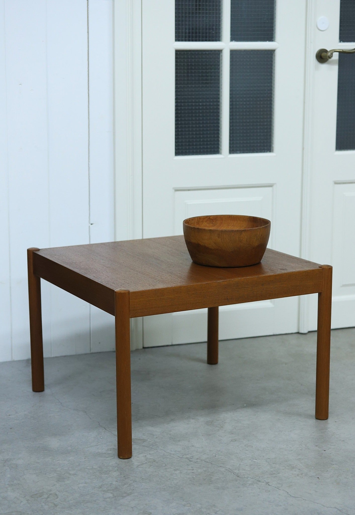 1960-ndate tiigipuust kohvilaud