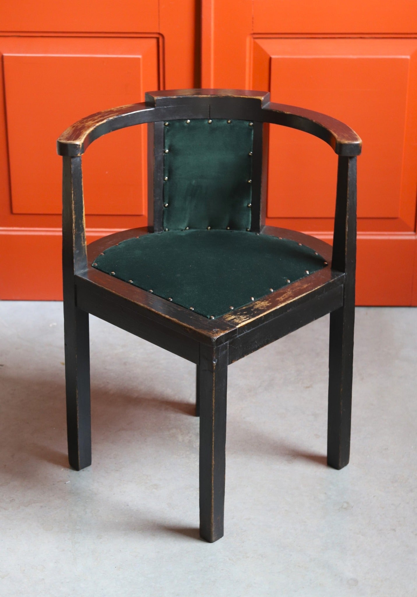 Viljandist pärit kirjutuslauatool