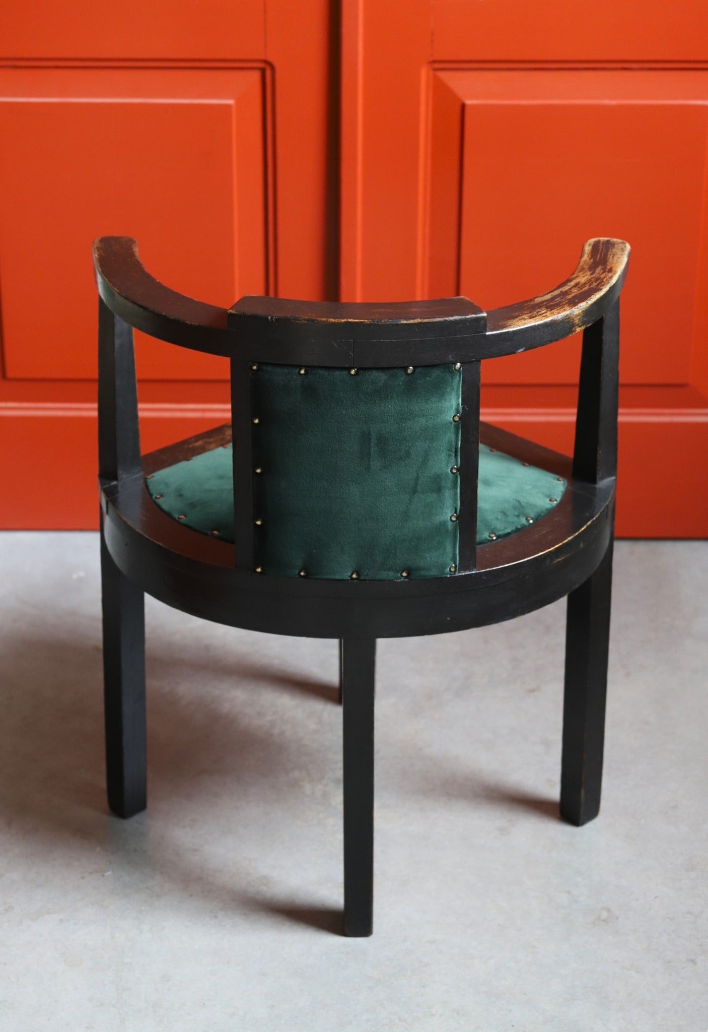 Viljandist pärit kirjutuslauatool