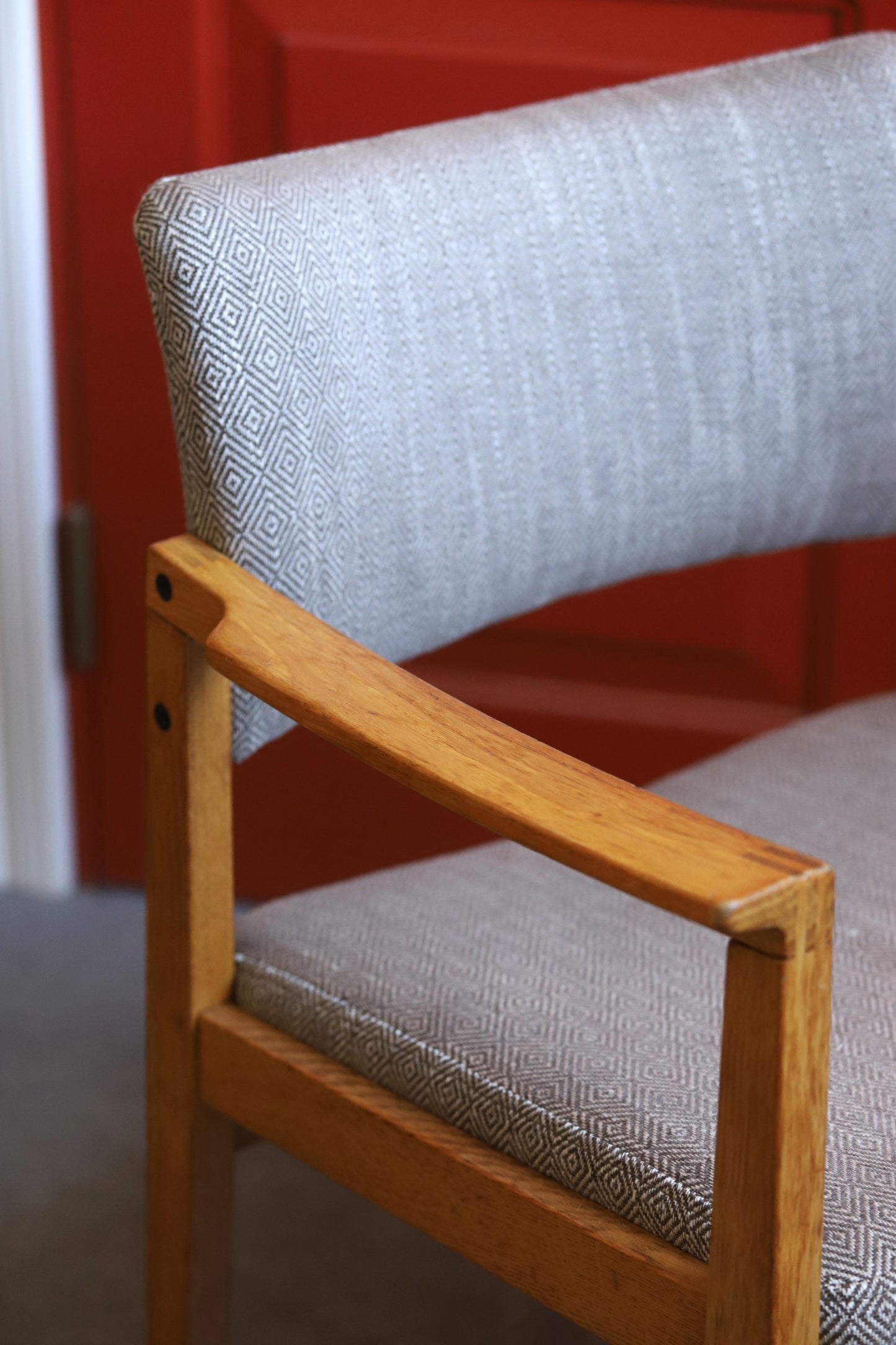 Mid-century modern tugitool/ Taani disain