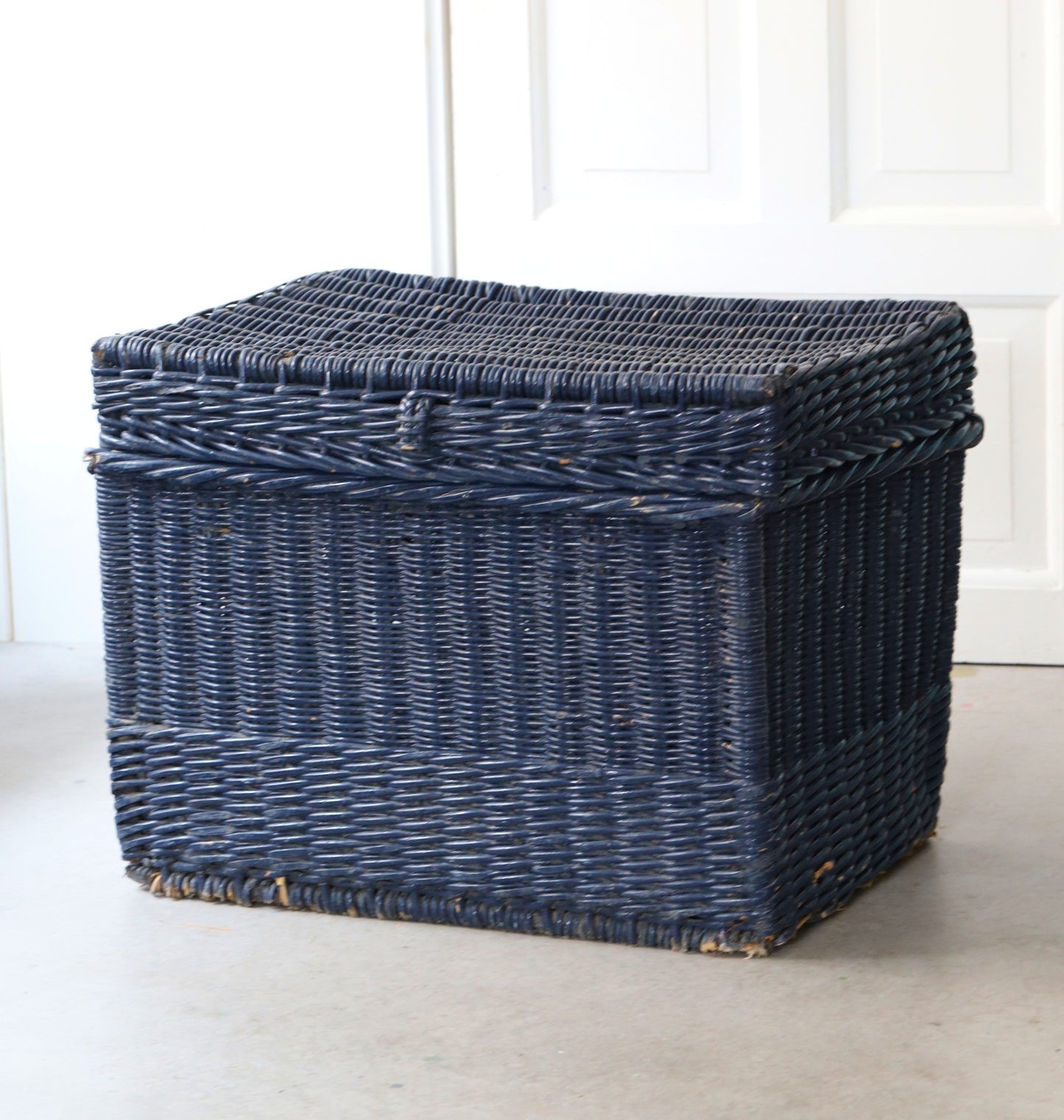 Punutud kast kaanega