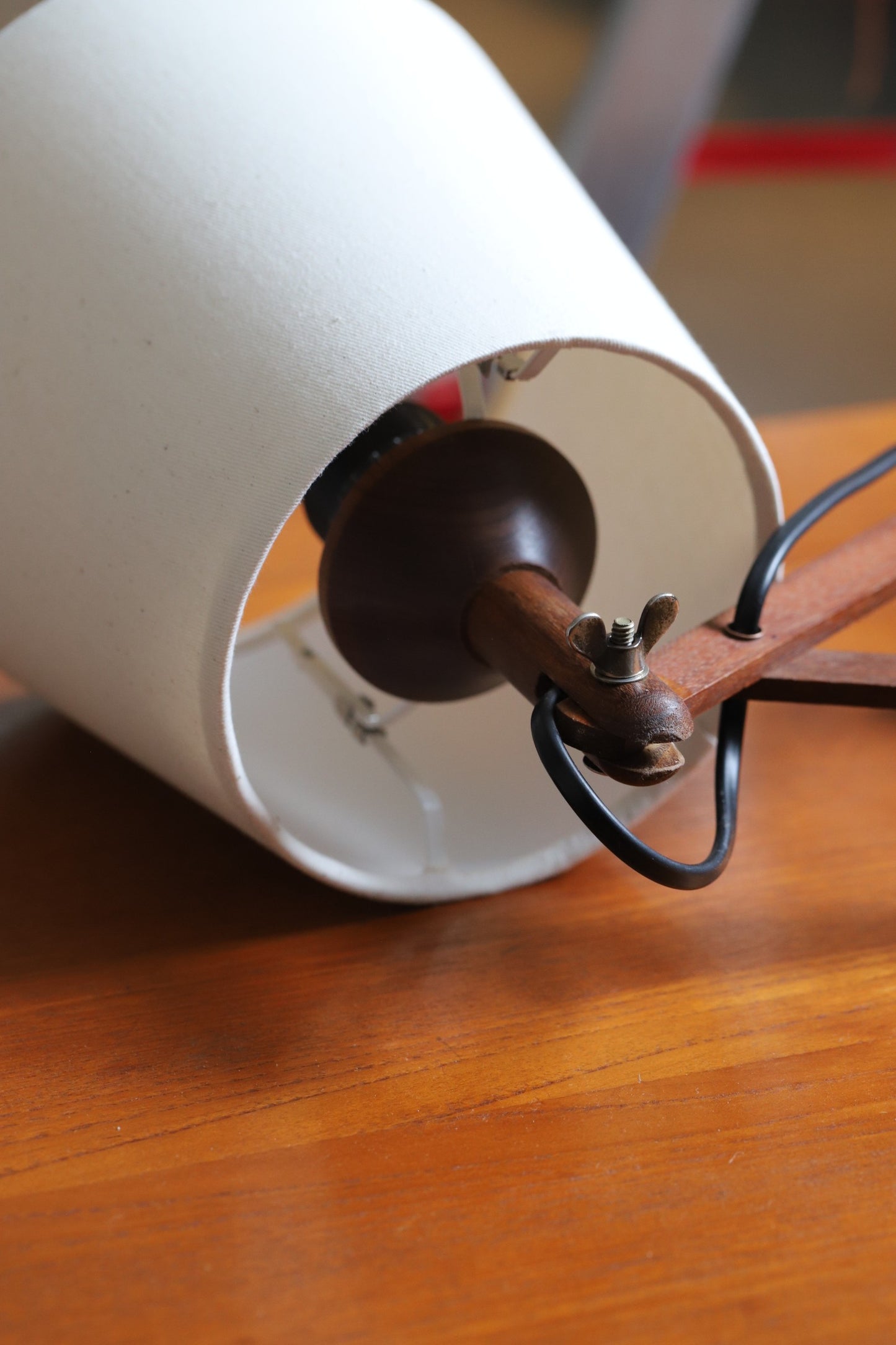 Liigendiga seinalamp