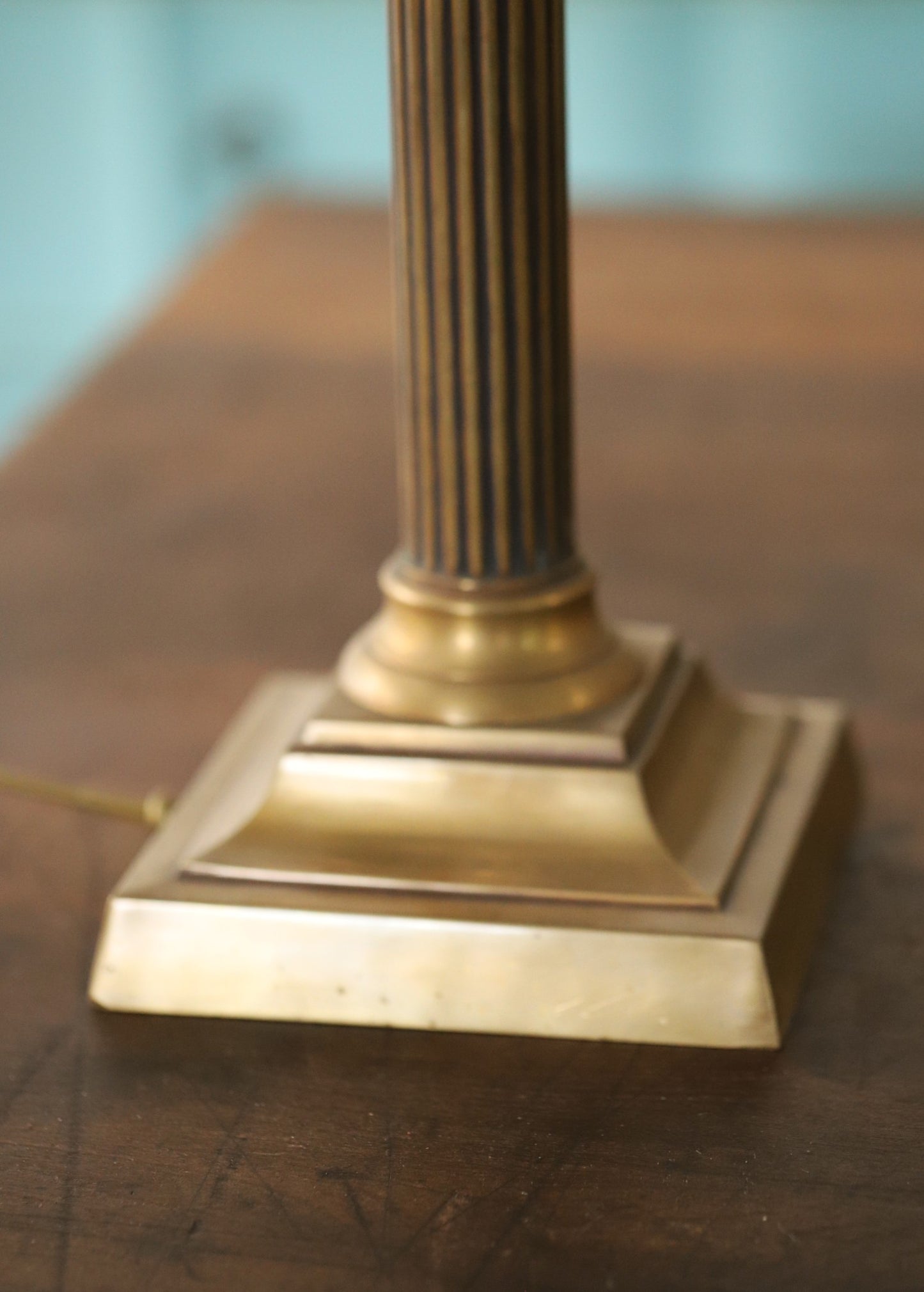 Sametise kupliga lamp