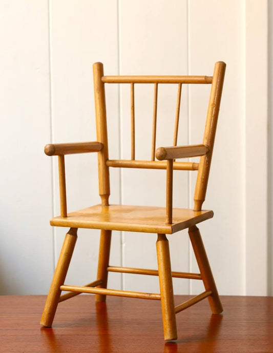 Väike tool/ postament taimedele/nukkudele