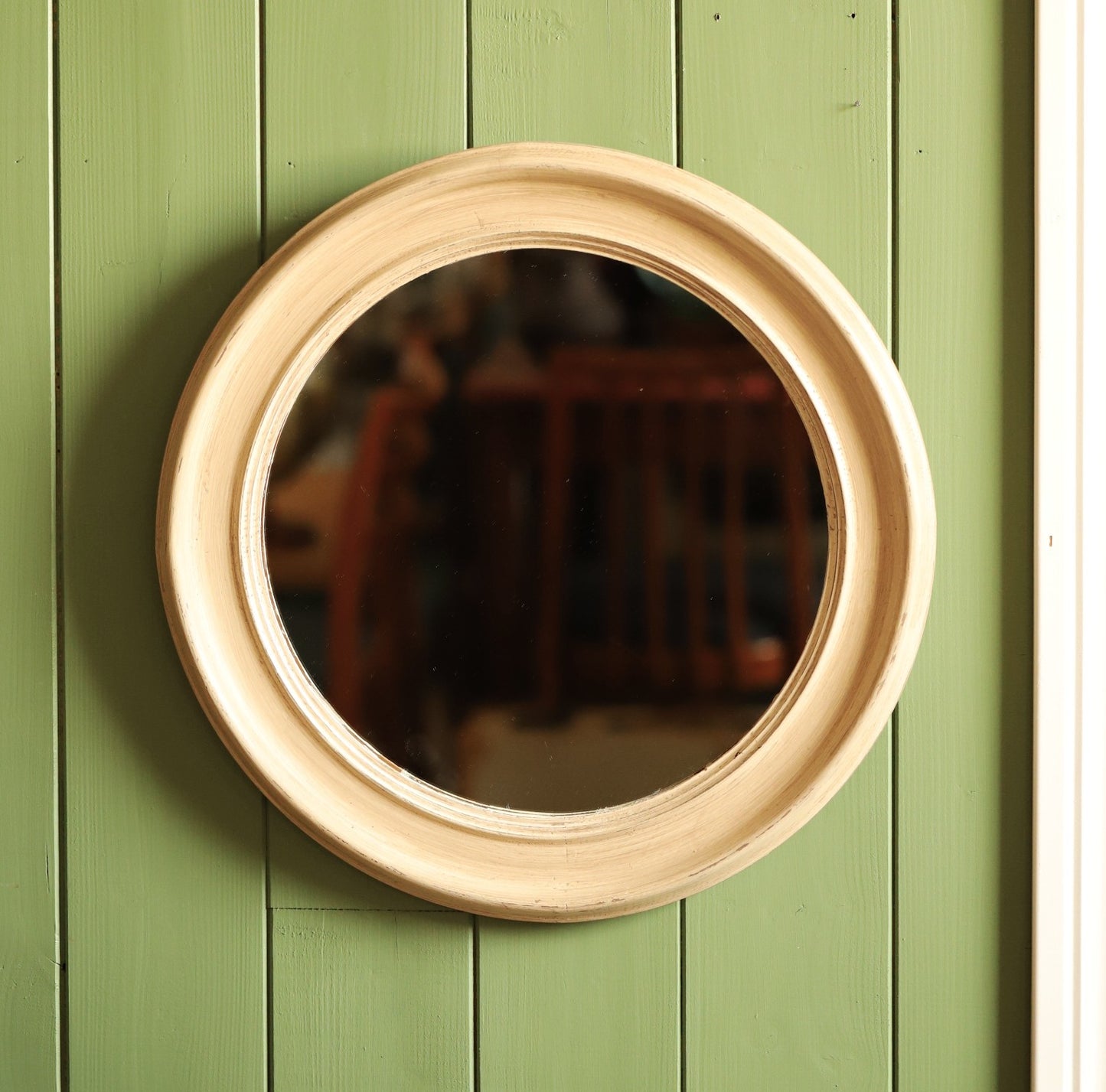 Ümmargune Belgia päritolu peegel