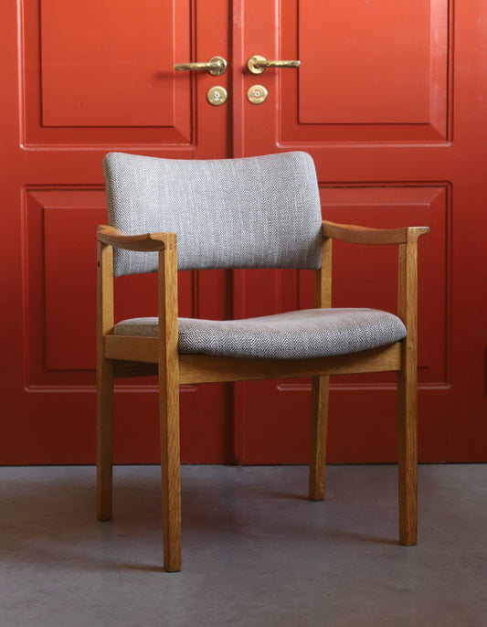 Mid-century modern tugitool/ Taani disain