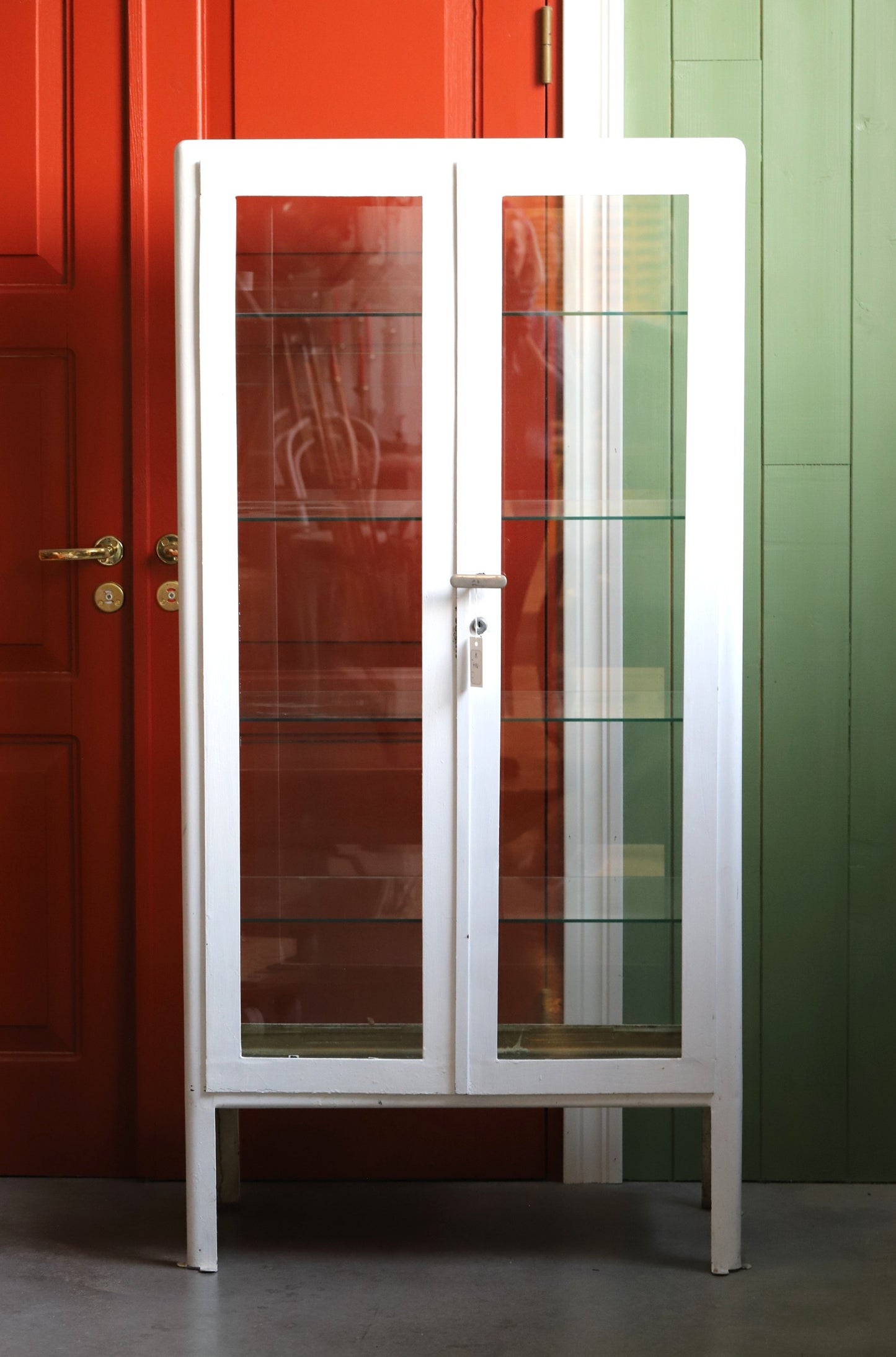 Vanaaegne vitriinkapp/meditsiinikapp