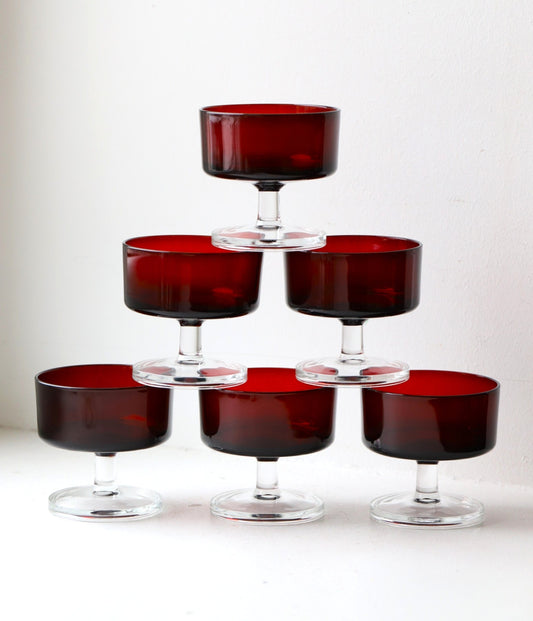 Kuus rubiinpunast Prantsuse Luminarc šampanjaklaasi/ 70-ndad
