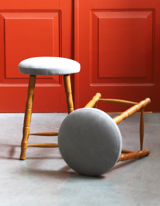 Tekstiilist kattega taburettide paar