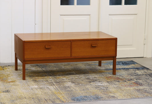 Kahe sahtliga madal kapp