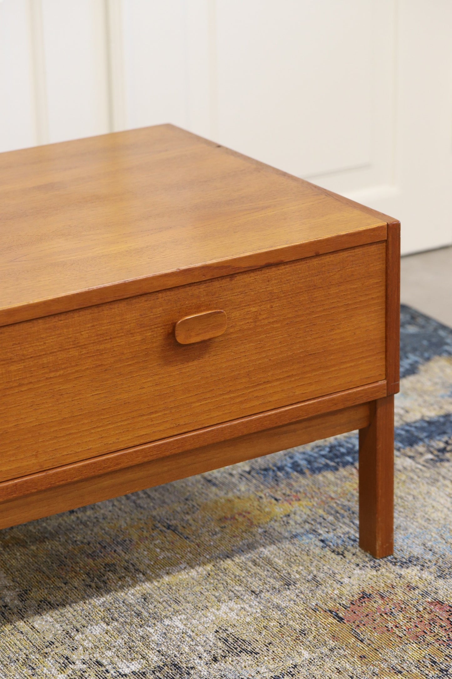 Kahe sahtliga madal kapp