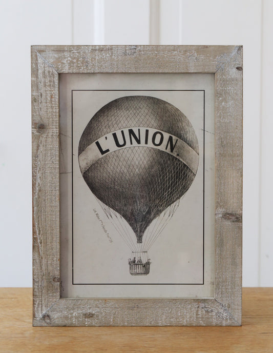 Must-valge kuumaõhupalli pilt raamis