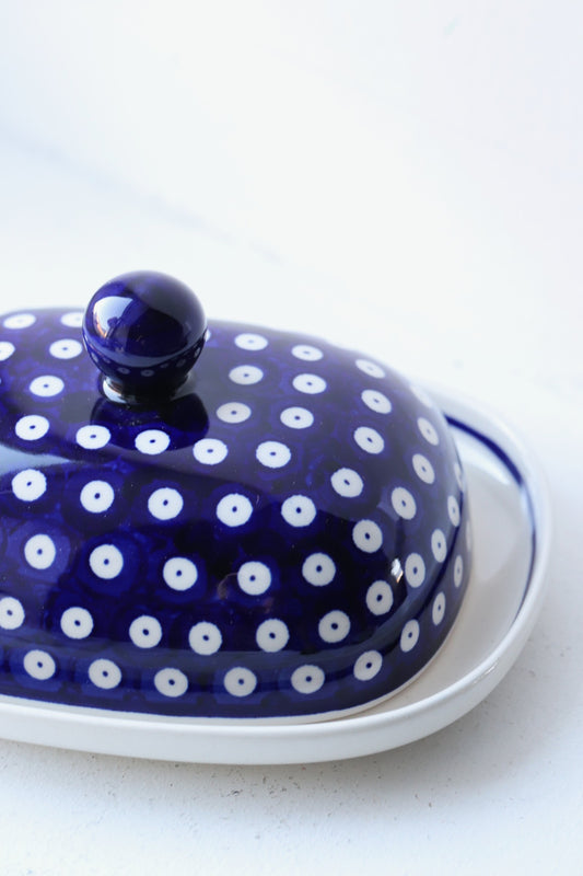 Suurem valgete täppidega võitoos