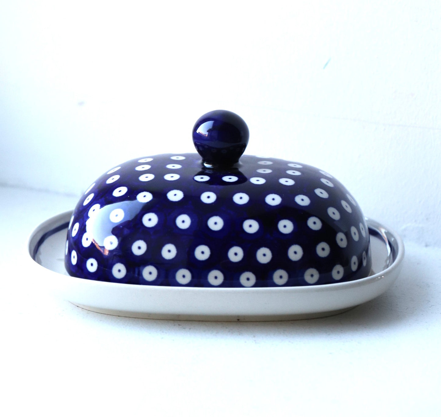 Suurem valgete täppidega võitoos