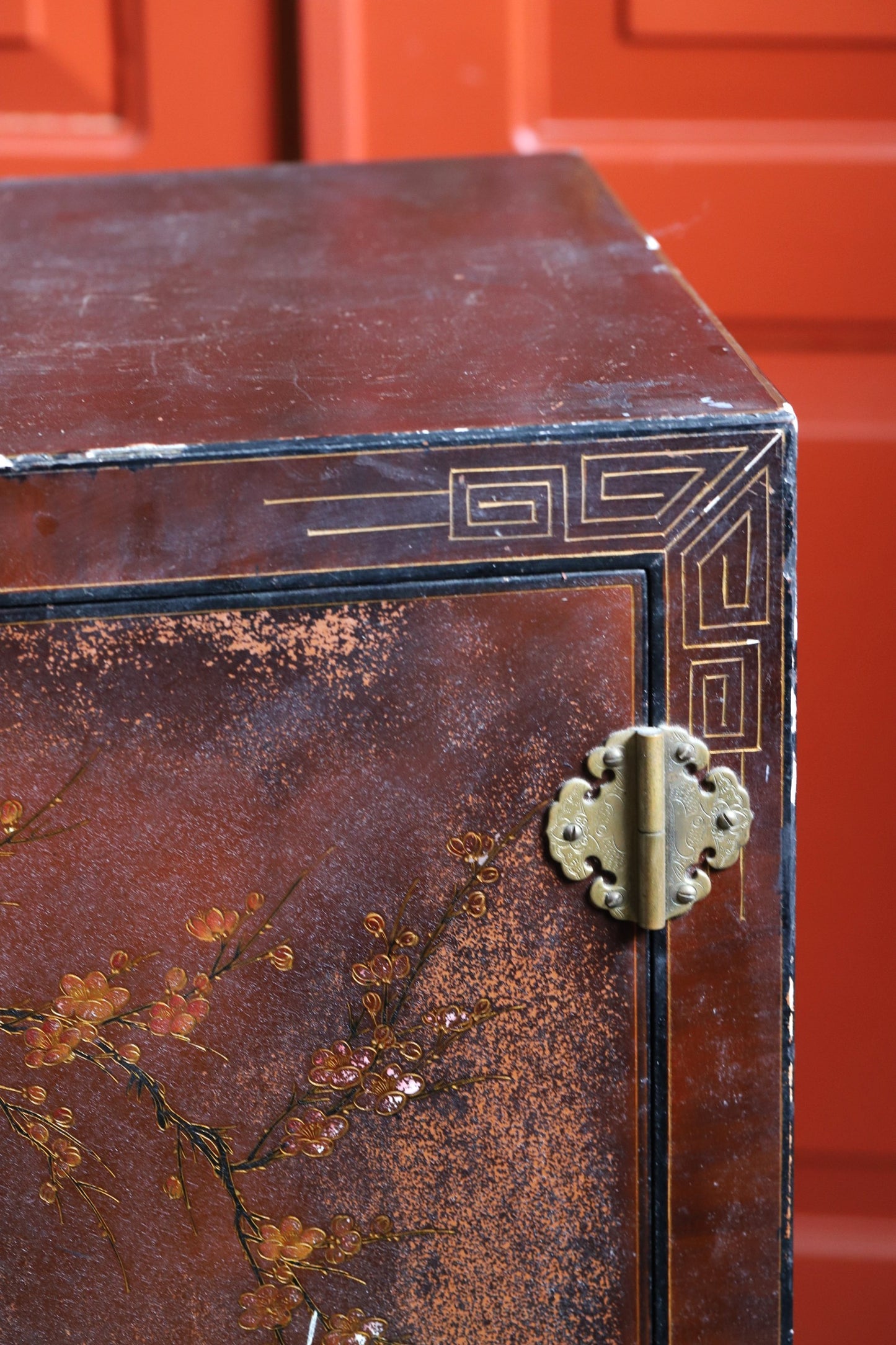 Idamaine kapp restaureerimiseks