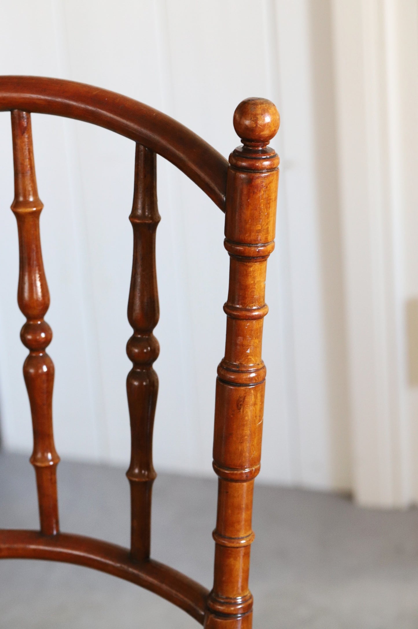 J.& J.Kohni rotangpõhjaga tool