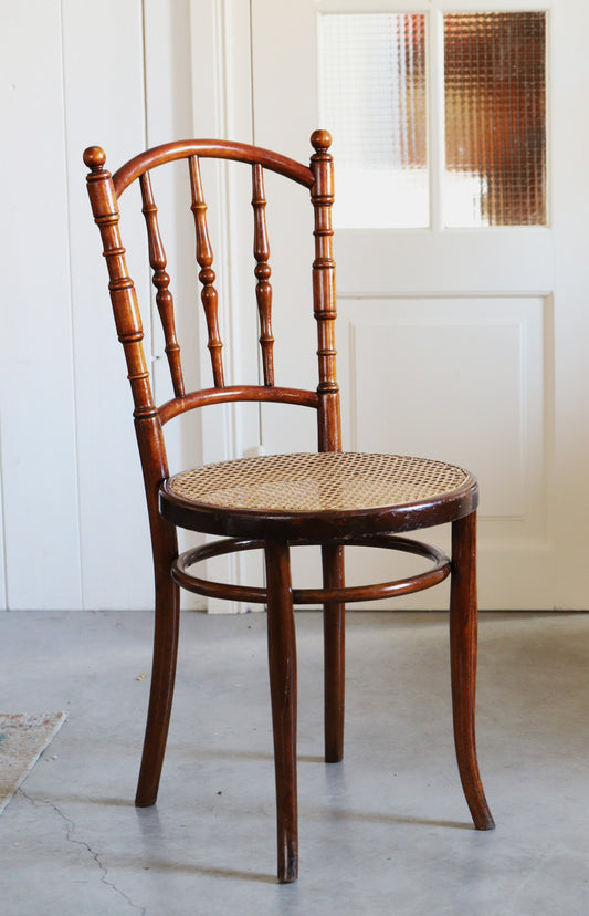 J.& J.Kohni rotangpõhjaga tool