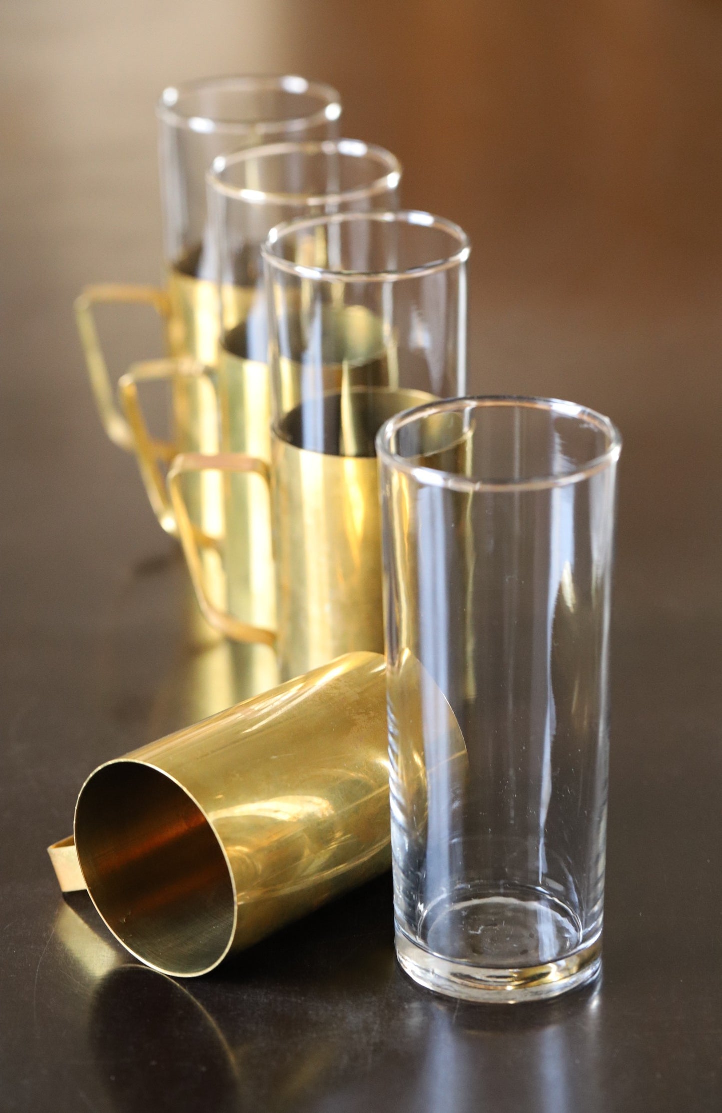 Neli vintage iiri kohviklaasi