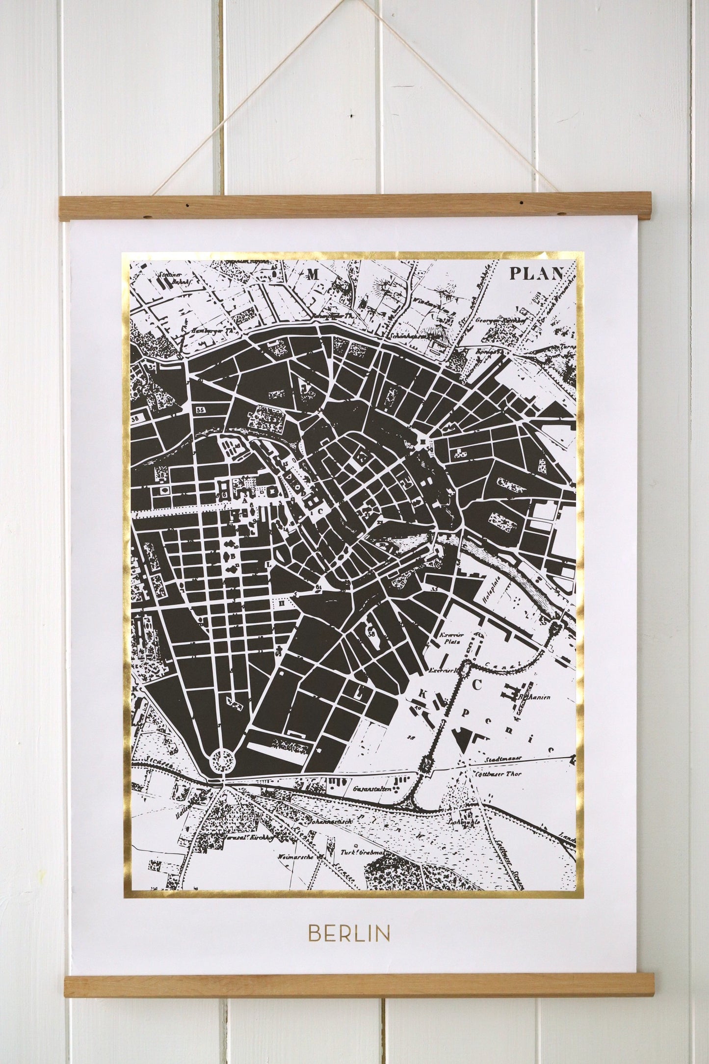Poster/ Berliin koos riputusliistudega