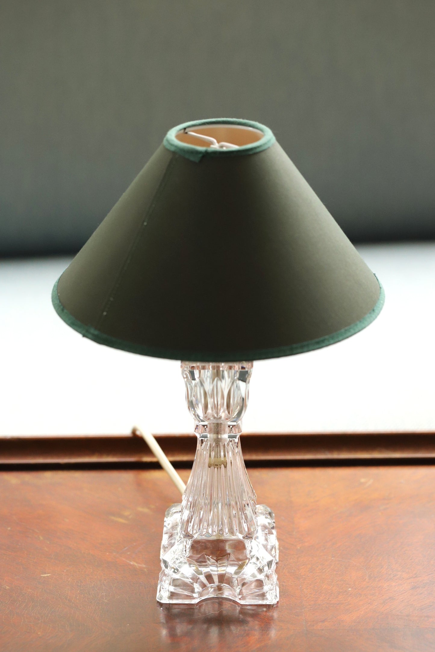 Klaasjalaga lamp
