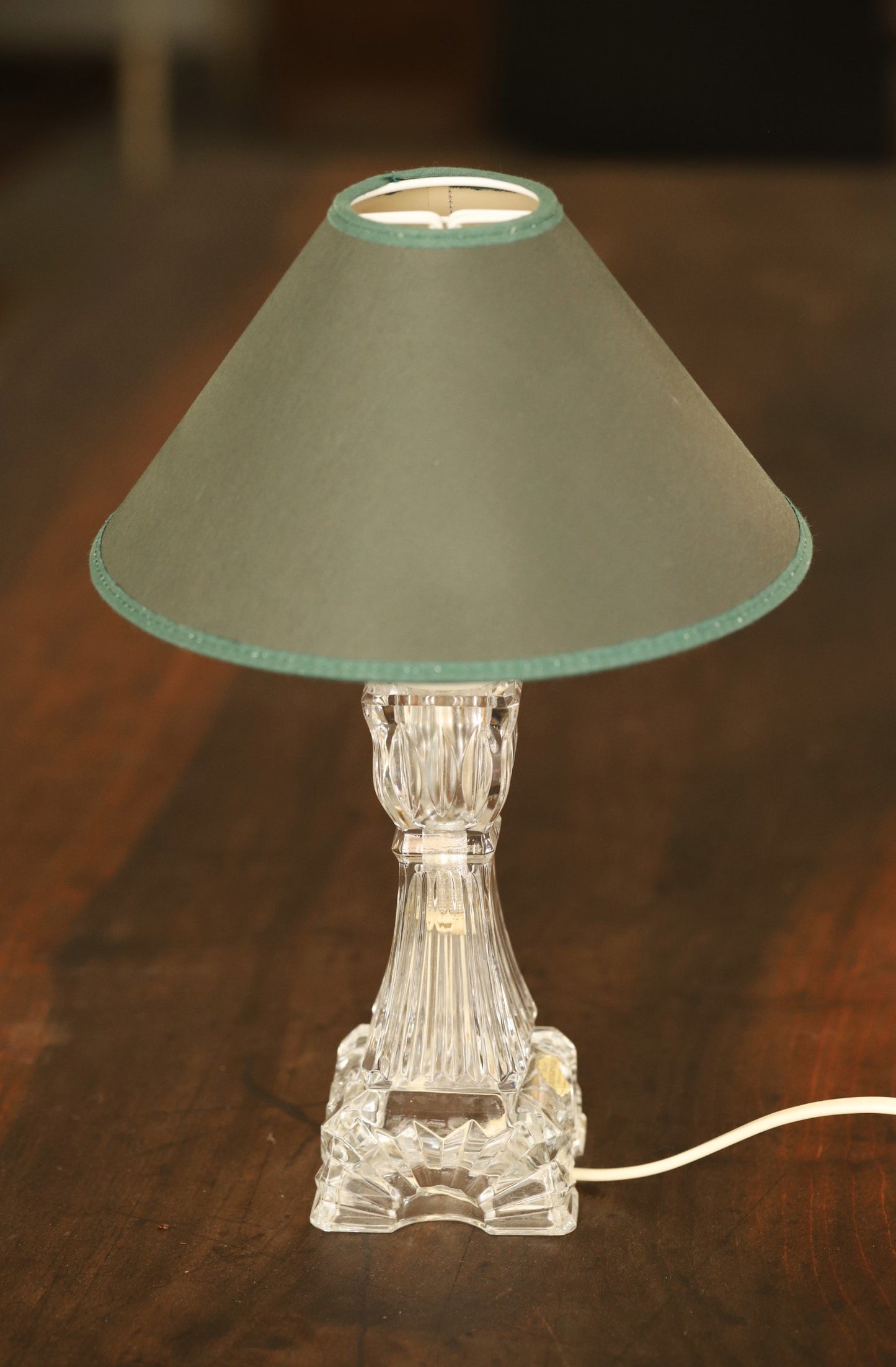 Klaasjalaga lamp
