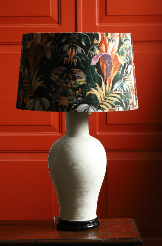 Suur sametise kupliga lamp