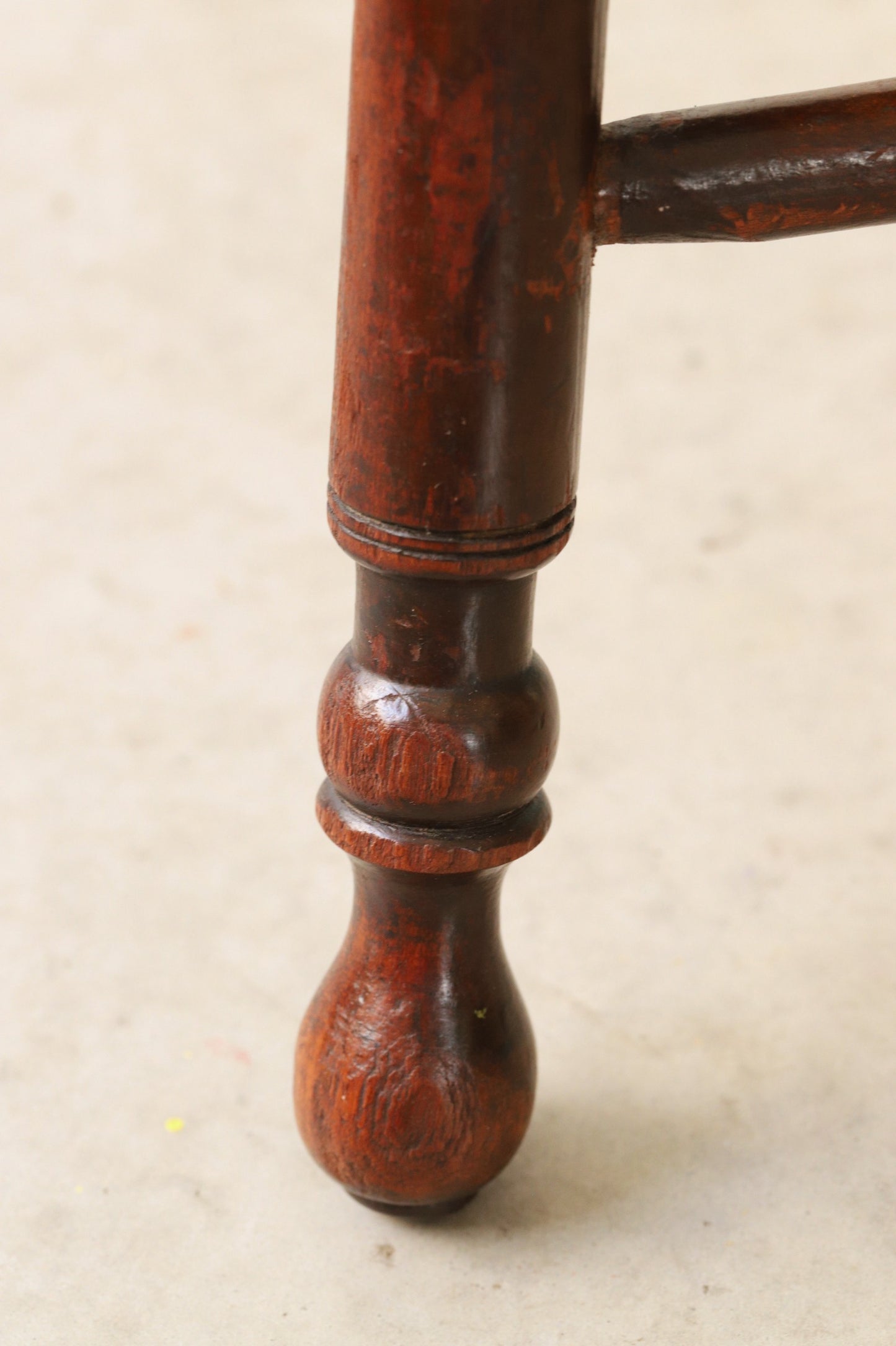 Mahagonist vanaaegne tool