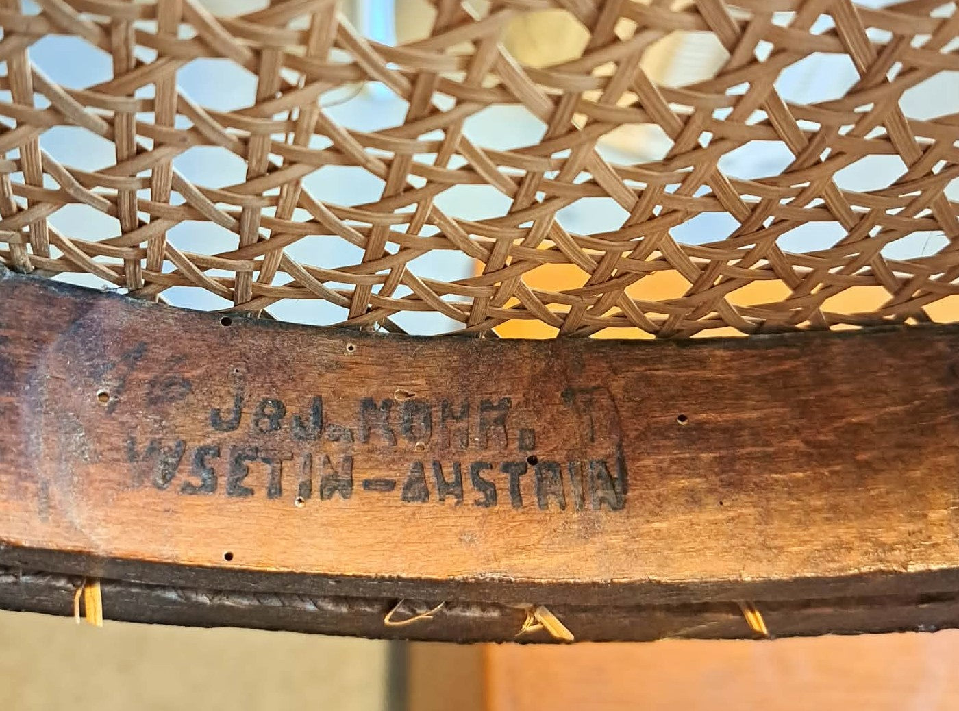 J.& J.Kohni rotangpõhjaga tool